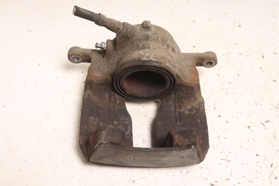 Bremsecaliper venstre foran til Mercedes CLA 2013-2019 (C117) (C117) (MERCEDES|A 000 421 73 81|)