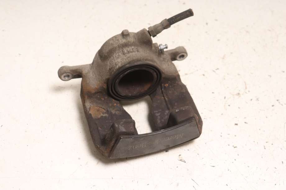 Bremsecaliper høyre foran til Mercedes CLA 2013-2019 (C117) (C117) (MERCEDES|A 000 421 74 81|)