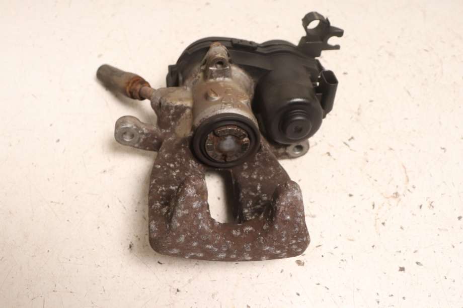 Bremsecaliper venstre bak til Mercedes CLA 2013-2019 (C117) (C117) (MERCEDES|A 000 423 23 81|A 172 906 02 00|)