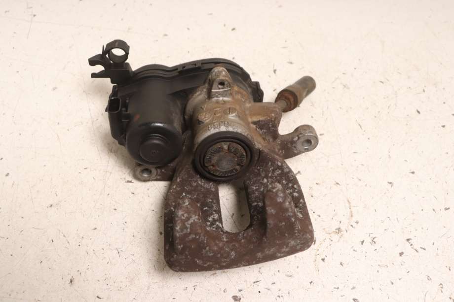 Bremsecaliper høyre bak til Mercedes CLA 2013-2019 (C117) (C117) (MERCEDES|A 000 423 24 81|A 172 906 03 00|)
