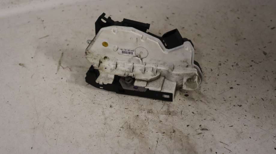 Låsekasse venstre foran til VW CC 2008-2012 (PASSAT CC) (PASSAT CC) (VOLKSWAGEN|5N1 837 015 C|)