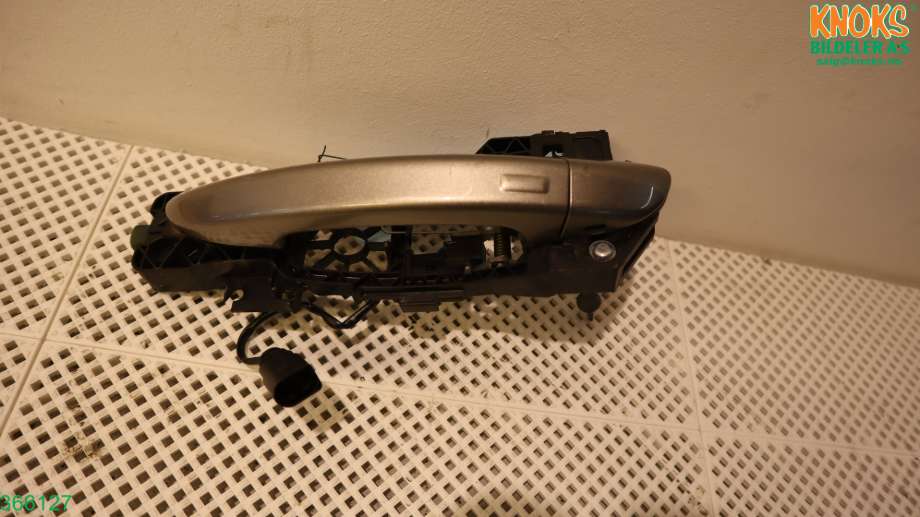 Dørhåndtak utv venstre foran til VW CC 2008-2012 (PASSAT CC) (PASSAT CC) (VOLKSWAGEN|3C0 837 205 E|3C8 839 886|)