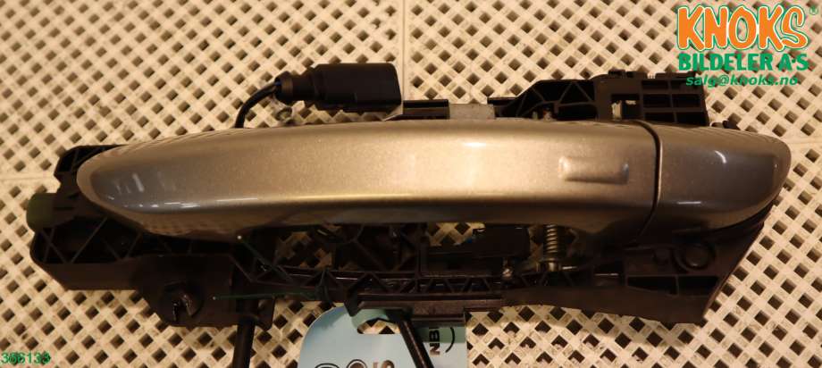 Dørhåndtak utv venstre bak til VW CC 2008-2012 (PASSAT CC) (PASSAT CC) (VOLKSWAGEN|3C0 839 205 D|3C8 839 885|)