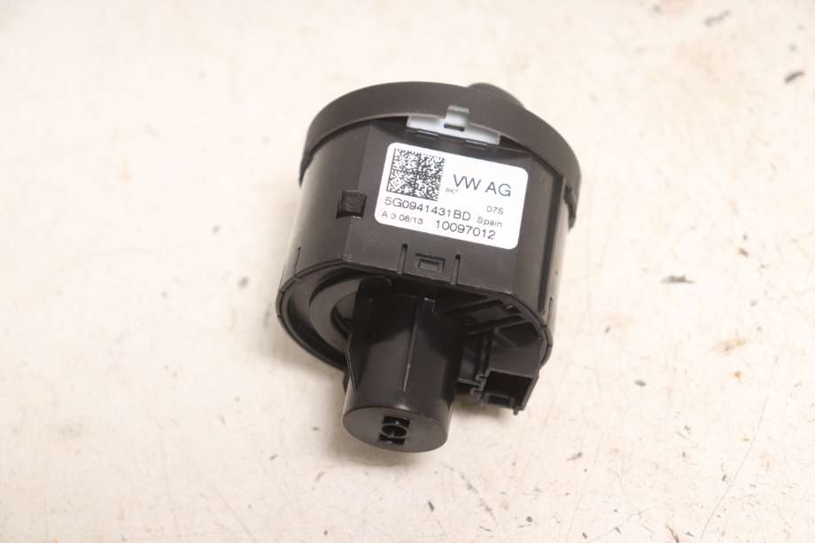 Bryter lys til VW Golf VII 2012-2017 (Fase 1)  (VOLKSWAGEN|5G0 941 431 BD|)