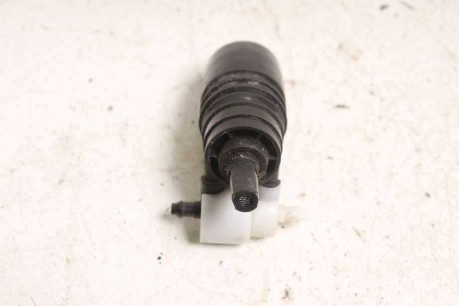 Spylerpumpe foran til BMW 2-Serie 2014-2021 (F22/F23) (F22/F23) (BMW|67 12 7 388 349|)