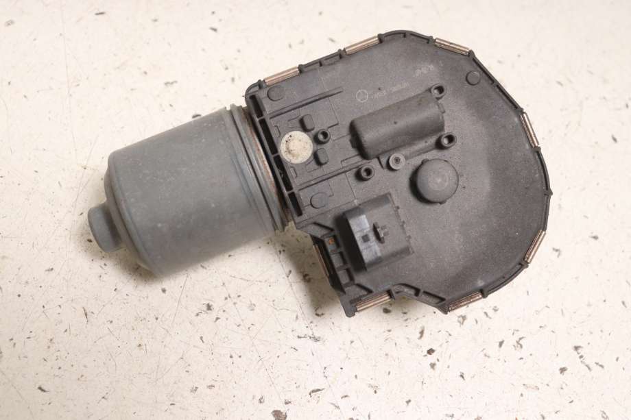Viskermotor frontrute til Mercedes E-Klasse 2009-2013 (Fase 1) (W212) (W212) (MERCEDES|A 212 820 12 40|)