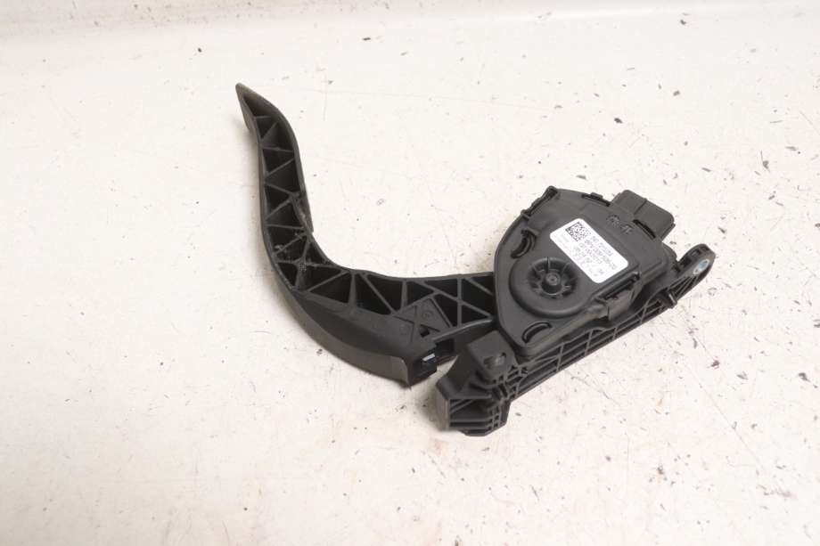Pedal gass til Audi A4 2007-2014 (Type IV) (B8) (B8) (AUDI|8K1 721 523 A|)