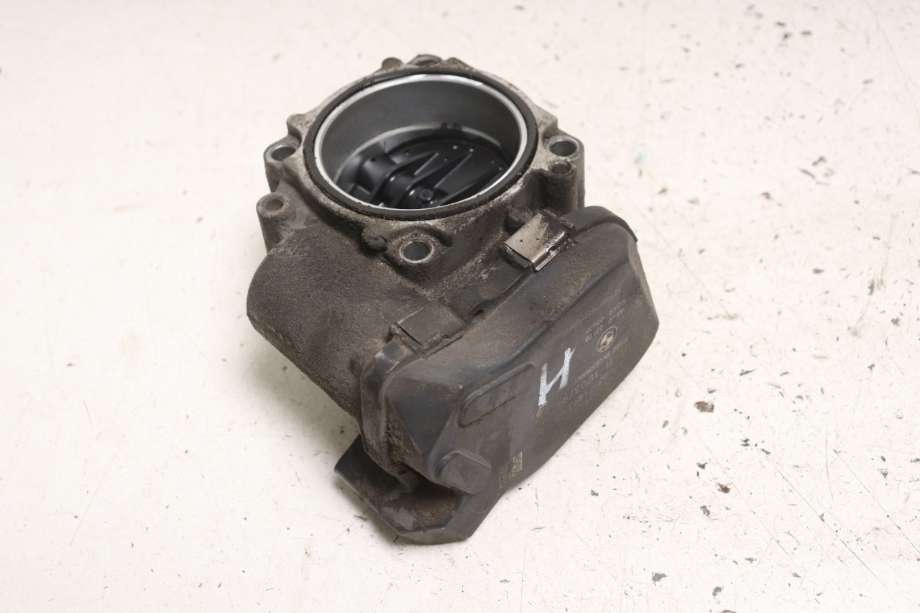 Spjeldhus til BMW 5-Serie 2010-2017 (F10/F11) (F10/F11) (BMW|13 54 7 555 944|)