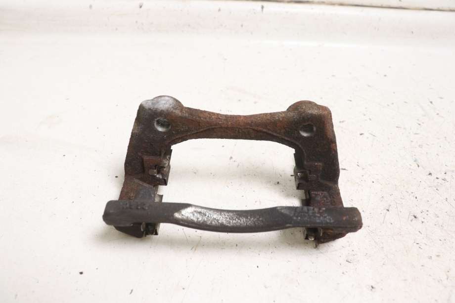 Bremsecaliper brakett til Renault Zoe, 2013-2019 (Fase 1)  (RENAULT|7701059704)