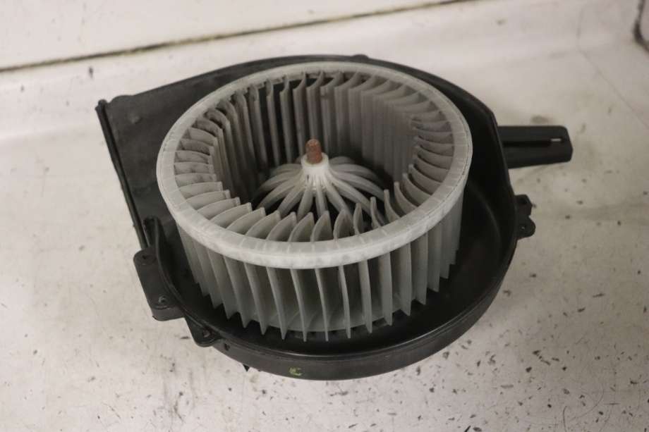 Varmeapparat motor til Škoda Rapid 2012-2019  (SKODA|6R1 819 015 A|)