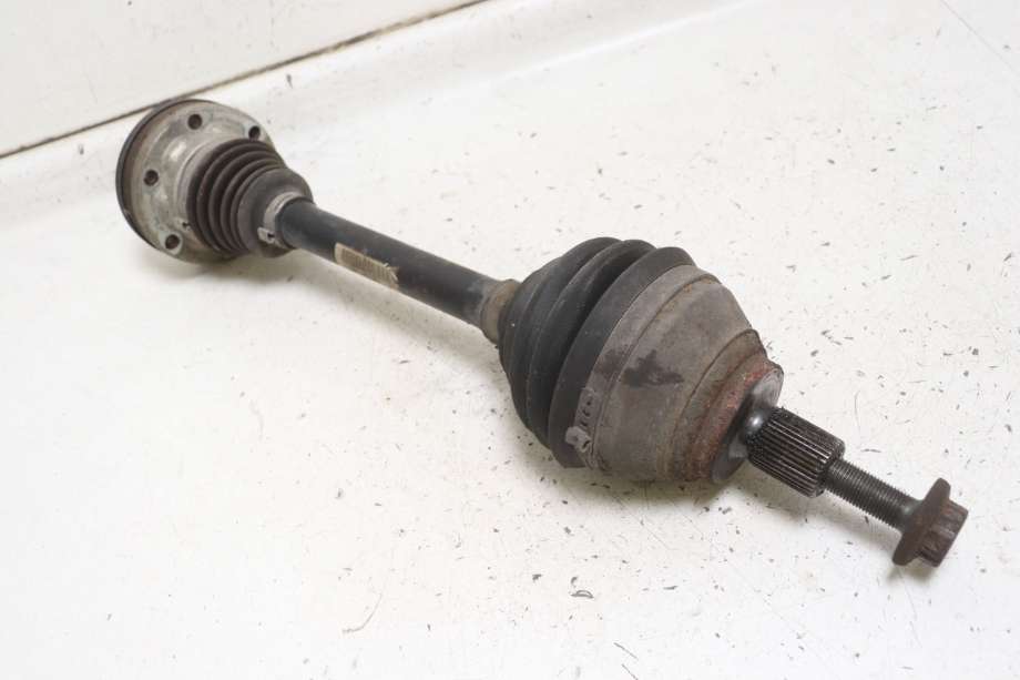 Drivaksel venstre foran til VW Caddy 2010-2015 (Type III, Fase 2) (VOLKSWAGEN|2K3 407 271 B|)