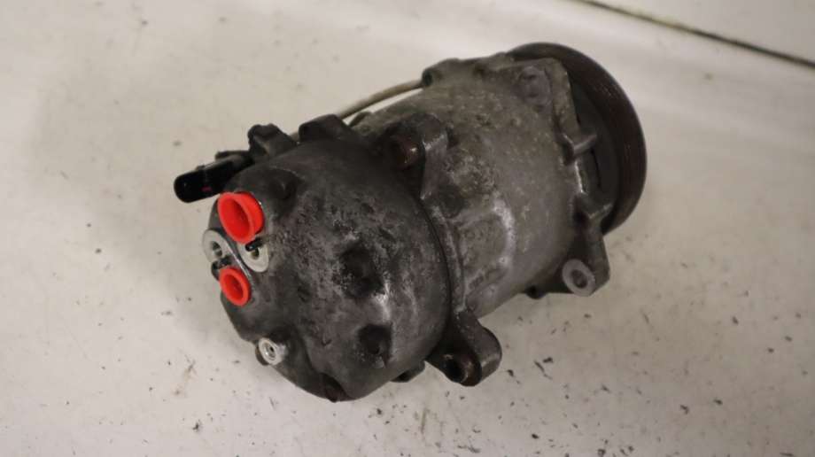 Aircondition kompressor til VW Transporter / Caravelle 2003-2009 (Fase 1) (T5) (T5) (VOLKSWAGEN|7H0 820 803 F|)