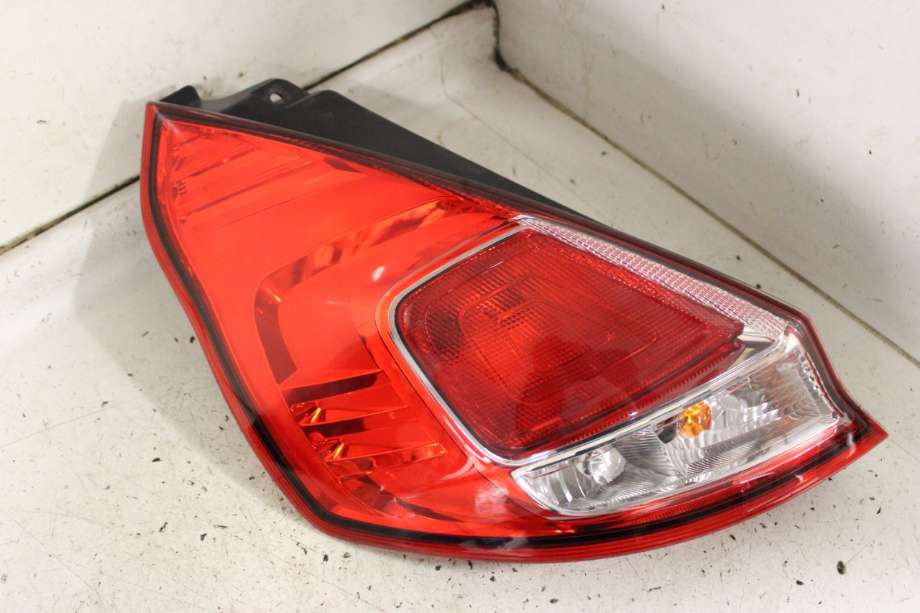 Baklykt venstre til Ford Fiesta 2013-2017 (Type VI, Fase 2)  (FORD|1877011|)