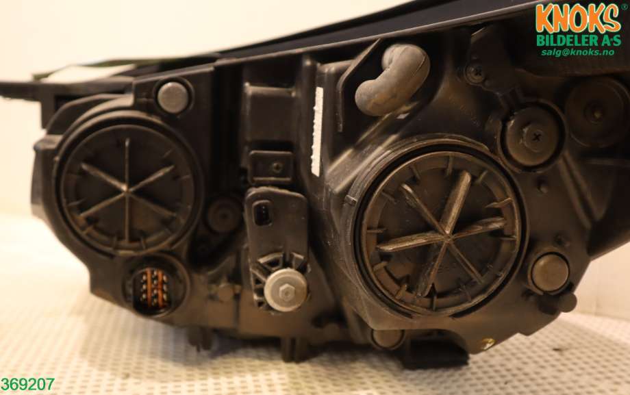Frontlykt høyre halogen til Kia Soul 2014-2019 (Type II)  (KIA|92102E 40101D|)