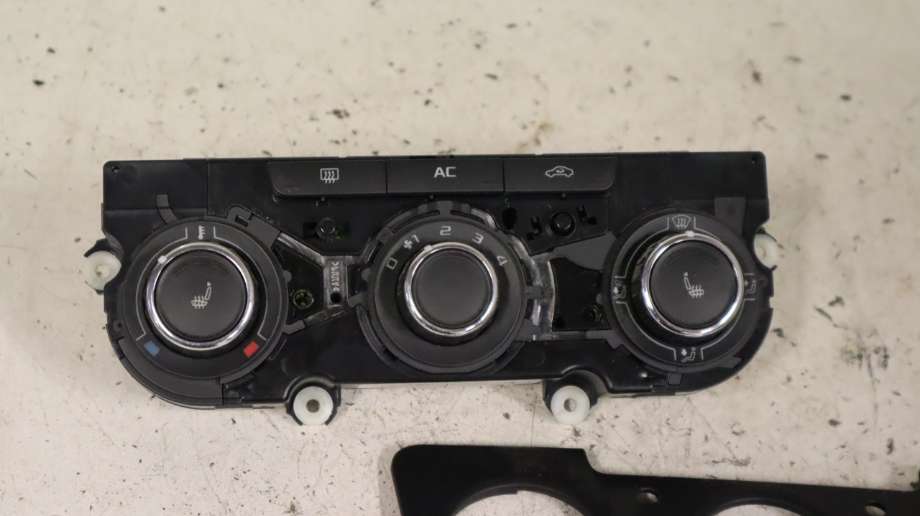Varmeapparat betjening til Škoda Octavia 2009-2013 (Type II, Fase 2)  (SKODA|3T0 820 047 T|)