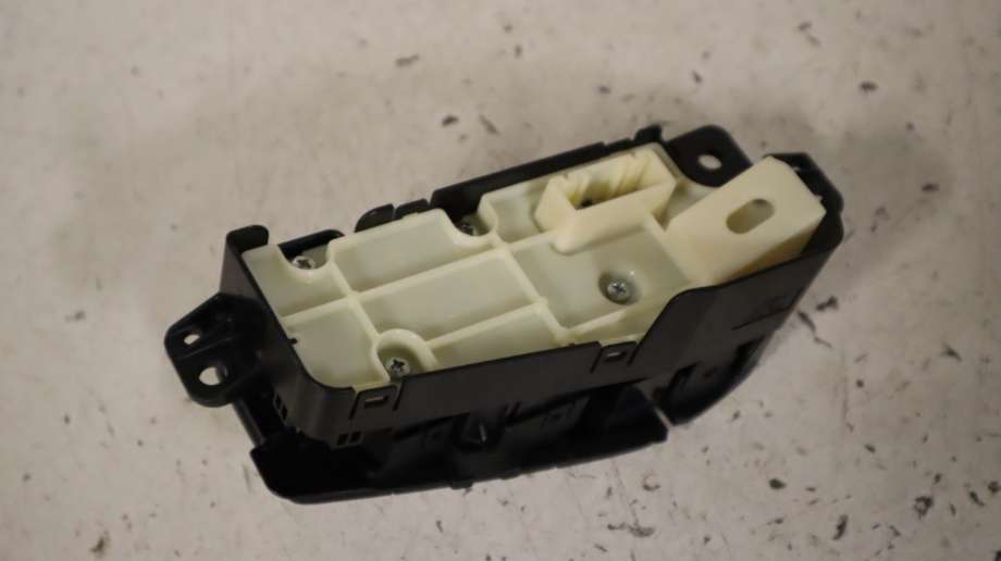 Bryter diverse til Toyota RAV4 2019-->> (Type V) (TOYOTA|8401042140|)