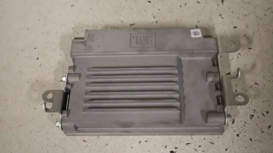 Bilstereo forsterker til Toyota RAV4 2019-->> (Type V)  (TOYOTA|8628042060|)
