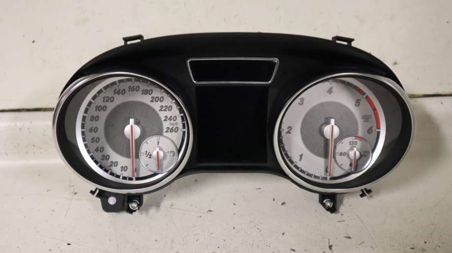 Instrumentpanel til Mercedes GLA 2014-2020 (X156) (X156) (MERCEDES|A 156 900 98 02|A 156 900 45 01|)
