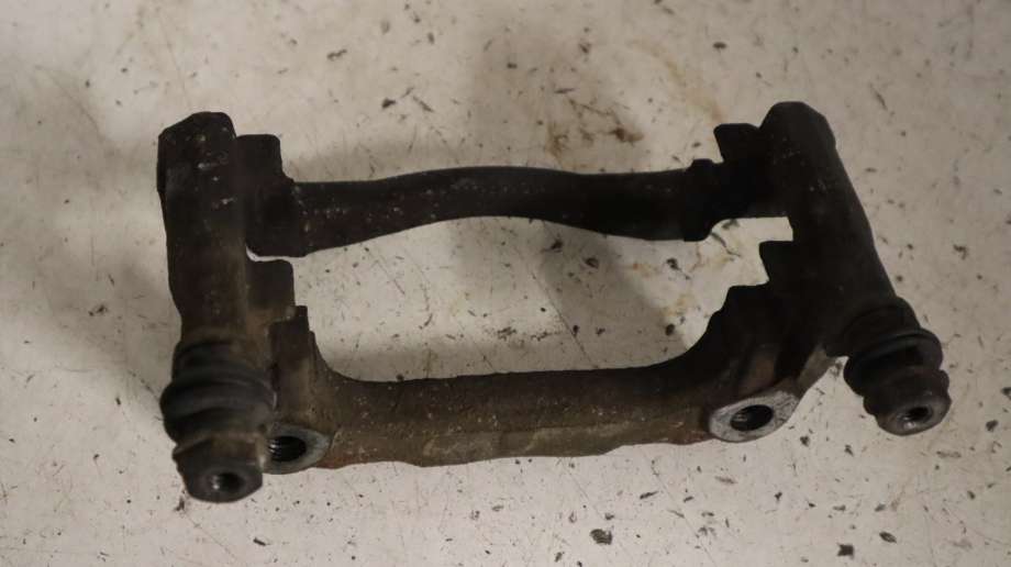 Bremsecaliper brakett til Mercedes GLA, 2014-2020 (X156) (X156) (MERCEDES|A 000 421 59 06)