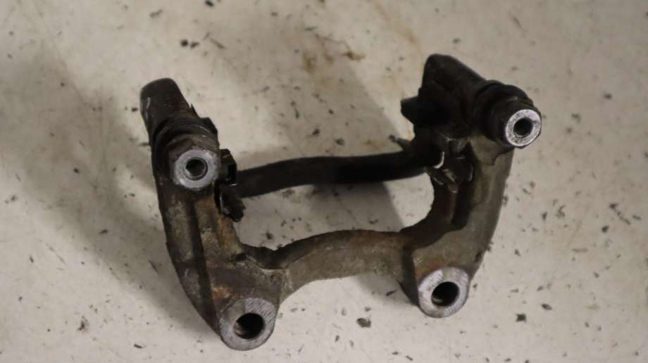 Bremsecaliper brakett til Mercedes GLA, 2014-2020 (X156) (X156) (MERCEDES|A 000 423 08 06)