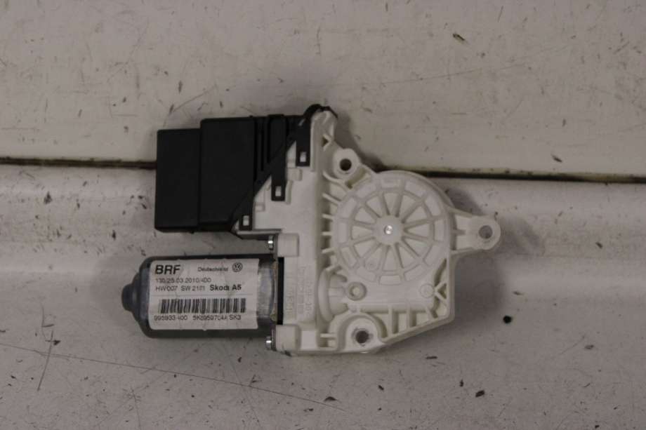 Ruteheis høyre bak til Škoda Octavia 2009-2013 (Type II, Fase 2)  (SKODA|5K0 959 704 A|)
