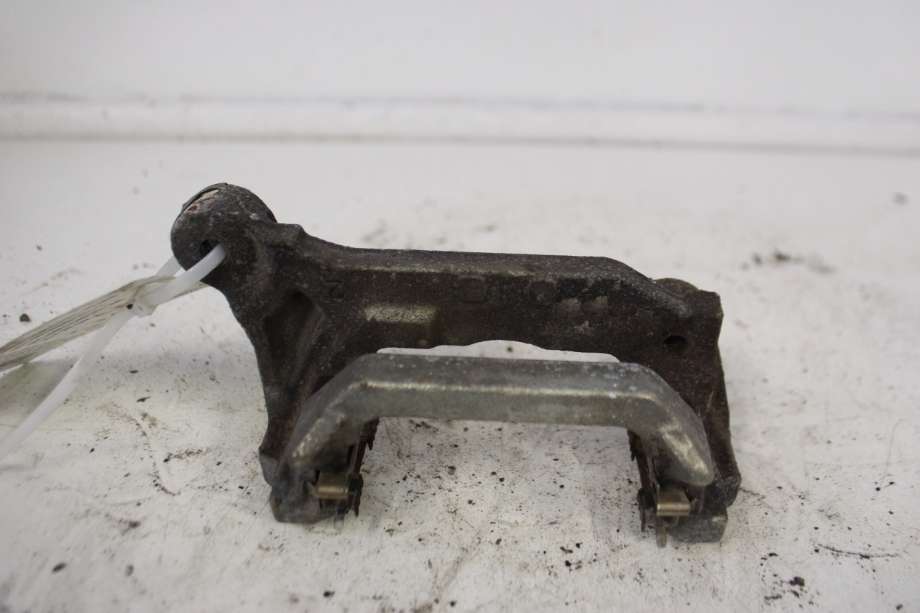 Bremsecaliper brakett til Mitsubishi Outlander 2015-->> (Type III, Fase 2)  (MITSUBISHI|4605C032|)
