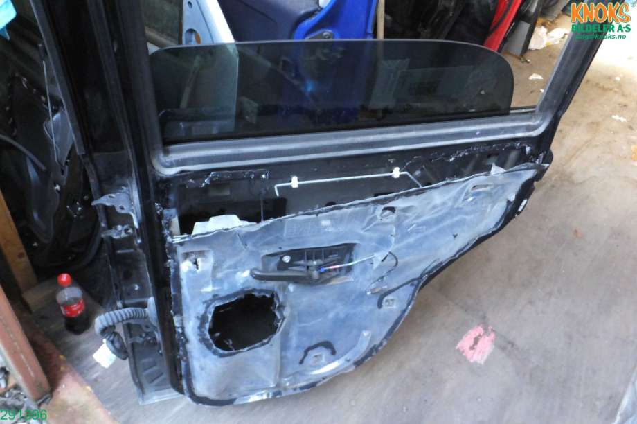 Dør høyre bak til Chevrolet Tahoe 2001-2005 (Type II) (CHEVROLET|89023020|)
