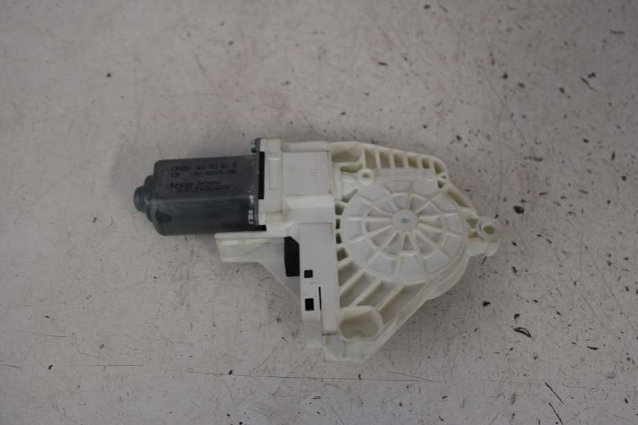 Ruteheis venstre foran til Audi A4 2007-2014 (Type IV) (B8) (B8) (AUDI|8K0 959 811 A|)