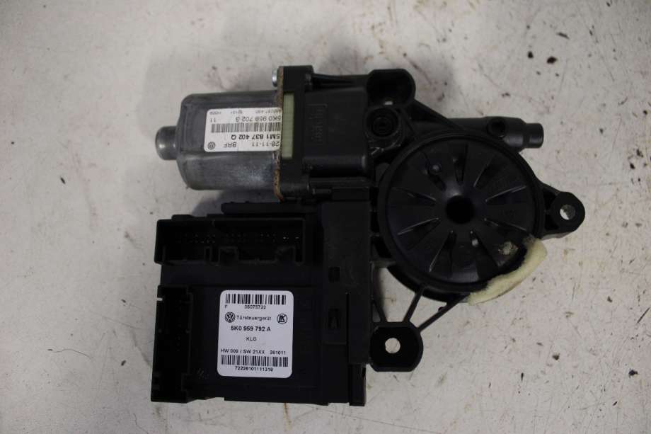 Ruteheis høyre foran til VW Golf, Plus/Cross 2009-2013 (Fase 2)  (VOLKSWAGEN|5K0 959 702 G|)