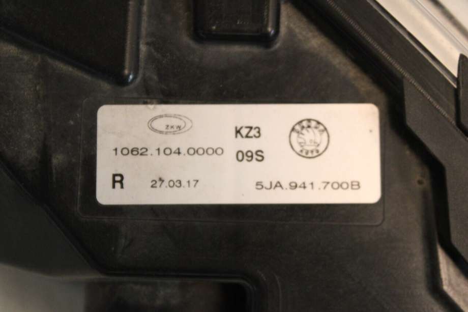 Tåkelykt høyre foran til Škoda Rapid 2012-2019  (SKODA|5JA 941 700 B|)
