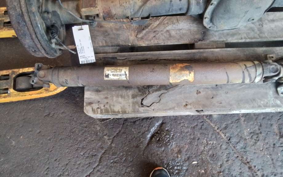 Mellomaksel midtre til VW Amarok 2010-2016 (Type I, Fase 1)  (VOLKSWAGEN||2H6 521 102 F)