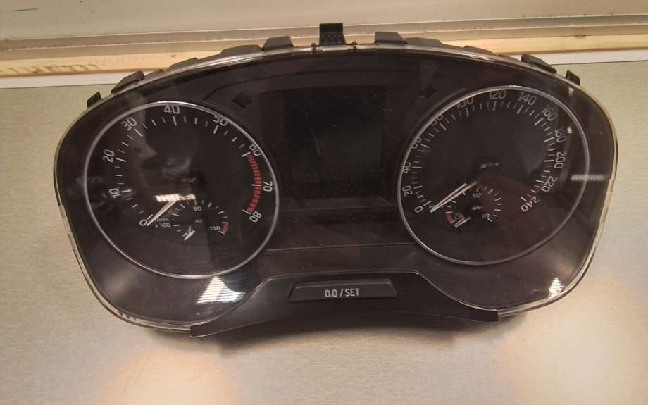 Instrumentpanel til Škoda Rapid 2012-2019 (SKODA|5JA 920 740 A|)