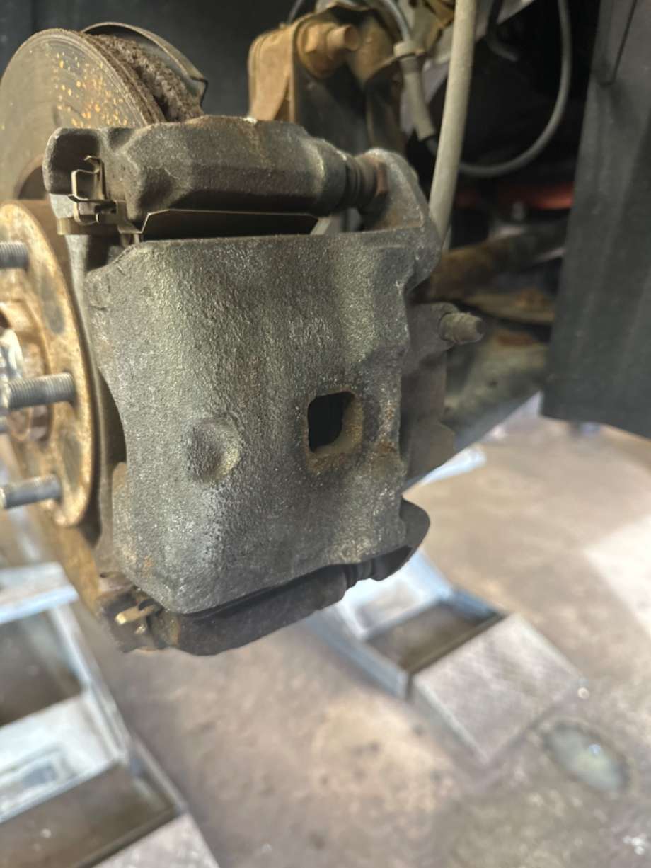 Bremsecaliper høyre foran til Nissan Leaf 2011-2017 (Type I) (NISSAN|410013TA0A|)