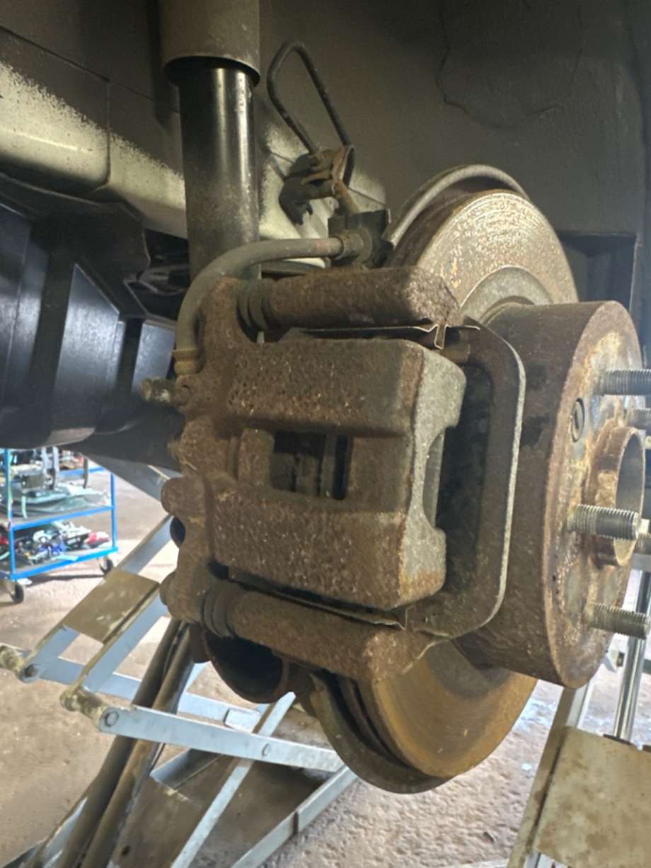 Bremsecaliper høyre bak til Nissan Leaf, 2011-2017 (Type I)  (NISSAN|440013NF0A)