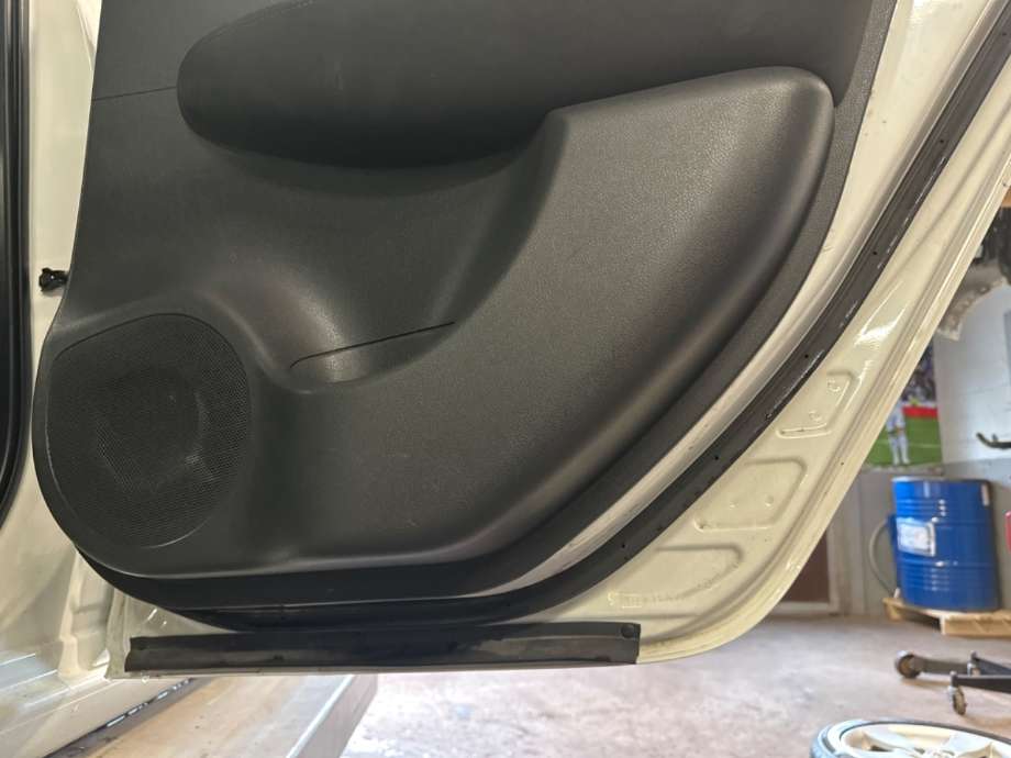 Dør høyre bak til Nissan Leaf 2011-2017 (Type I)  (NISSAN|821003NF0A|)