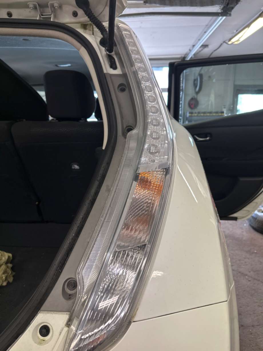 Baklykt høyre til Nissan Leaf 2011-2017 (Type I) (NISSAN|265509RB0A|)