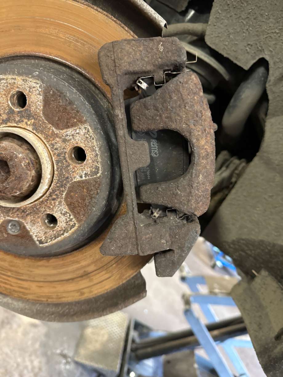 Bremsecaliper brakett til Audi A4 2007-2014 (Type IV) (B8) (B8) (AUDI|8K0 615 426 C|)