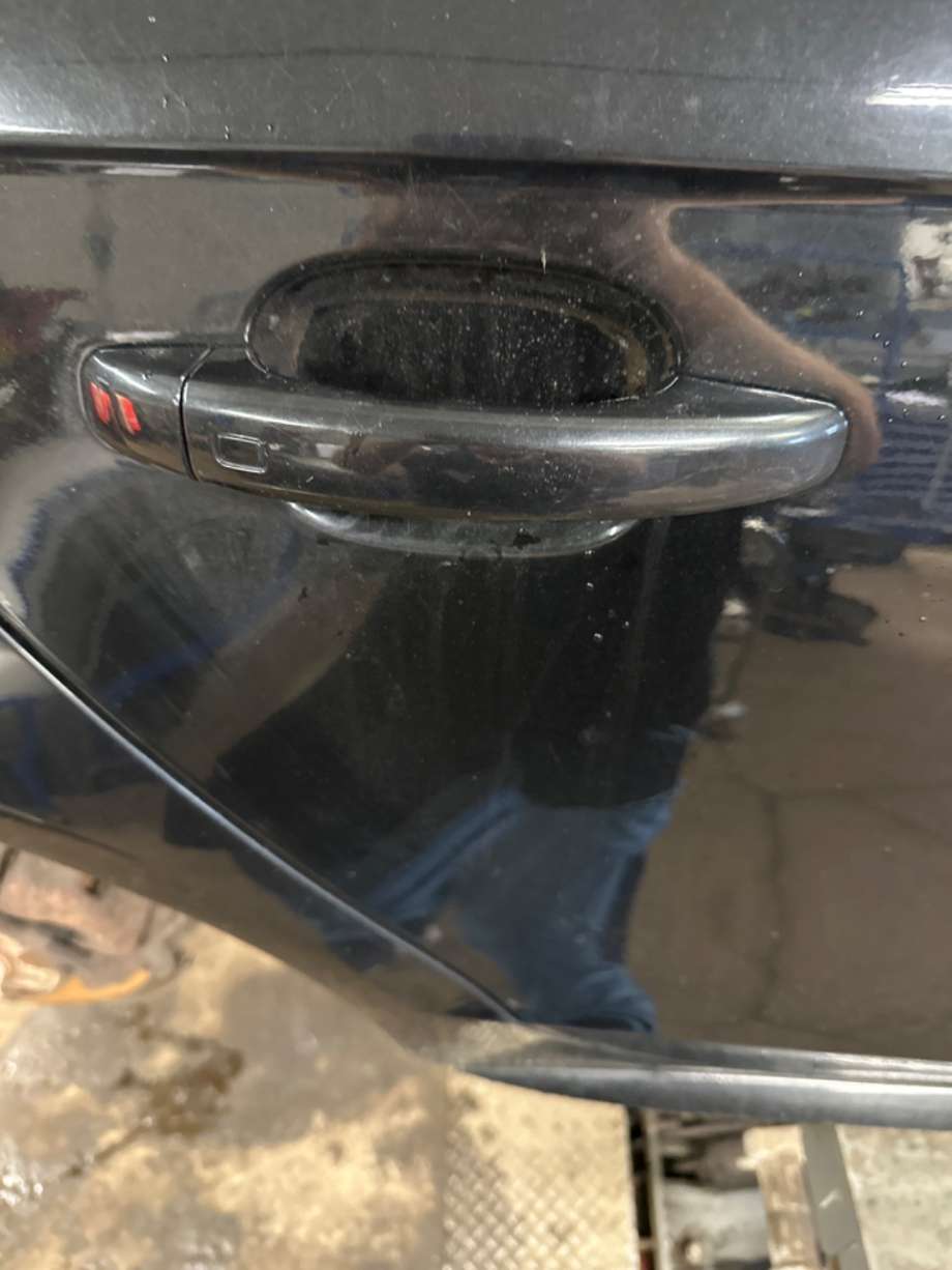 Dørhåndtak utv høyre bak til Audi A4 2007-2014 (Type IV) (B8) (B8) (AUDI|8T0 837 205 A|8T0 837 886 B|)