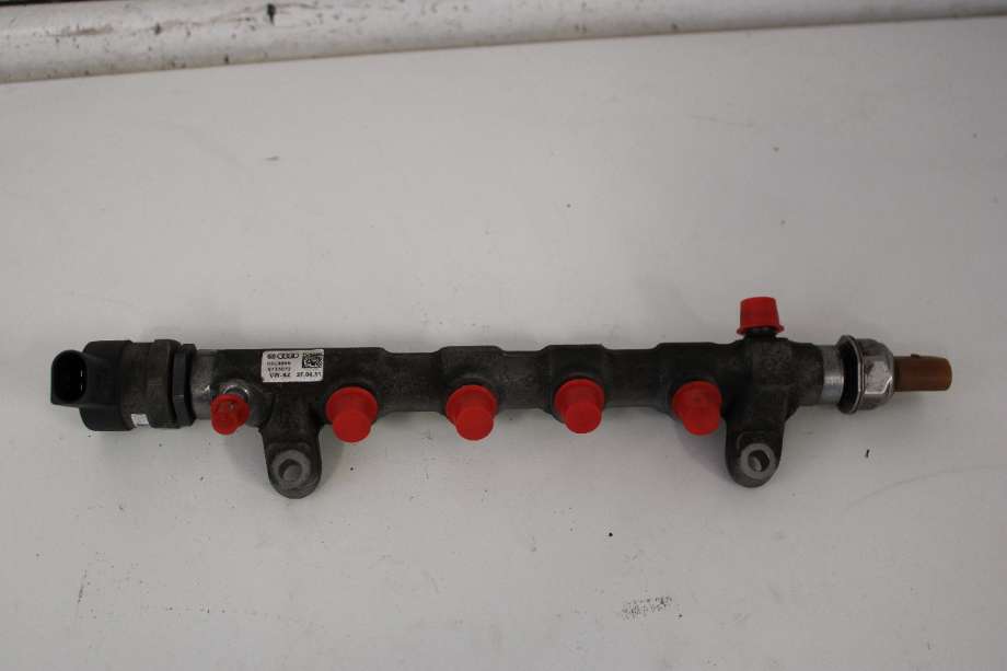 Dyseskinne (fuelrail) til VW Passat 2011-2015 (B7) (B7) (VOLKSWAGEN|03L 130 089 J|)