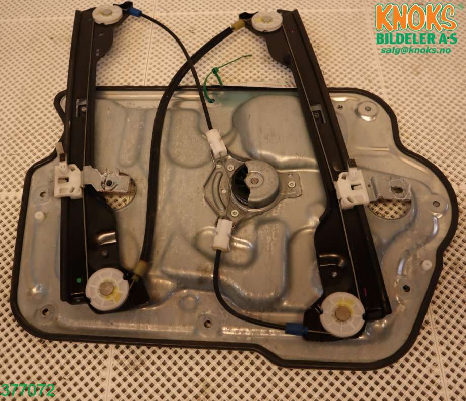 Ruteheis høyre til Nissan Qashqai 2007-2010 (Type I, Fase 1)  (NISSAN|80770JD00A|)