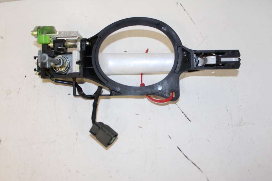 Dørhåndtak utv venstre foran til Mitsubishi Outlander 2012-2015 (Type III, Fase 1) (MITSUBISHI|5716A013WB|80611W020P|)
