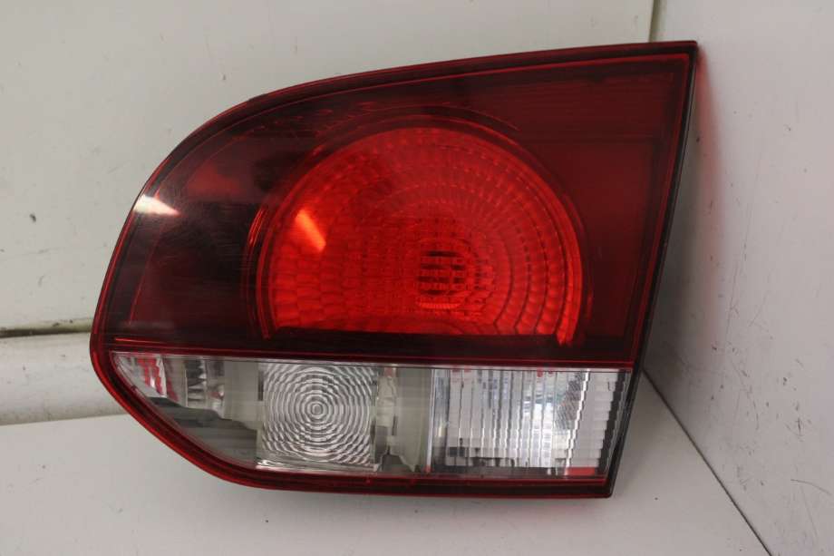 Baklykt høyre indre til VW Golf VI 2008-2012 (VOLKSWAGEN|5K0 945 094 AA|)