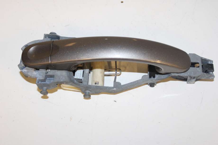 Dørhåndtak utv høyre foran til VW Golf, Plus/Cross 2009-2013 (Fase 2) (VOLKSWAGEN|1K5 837 205|1K0 837 886 A|)