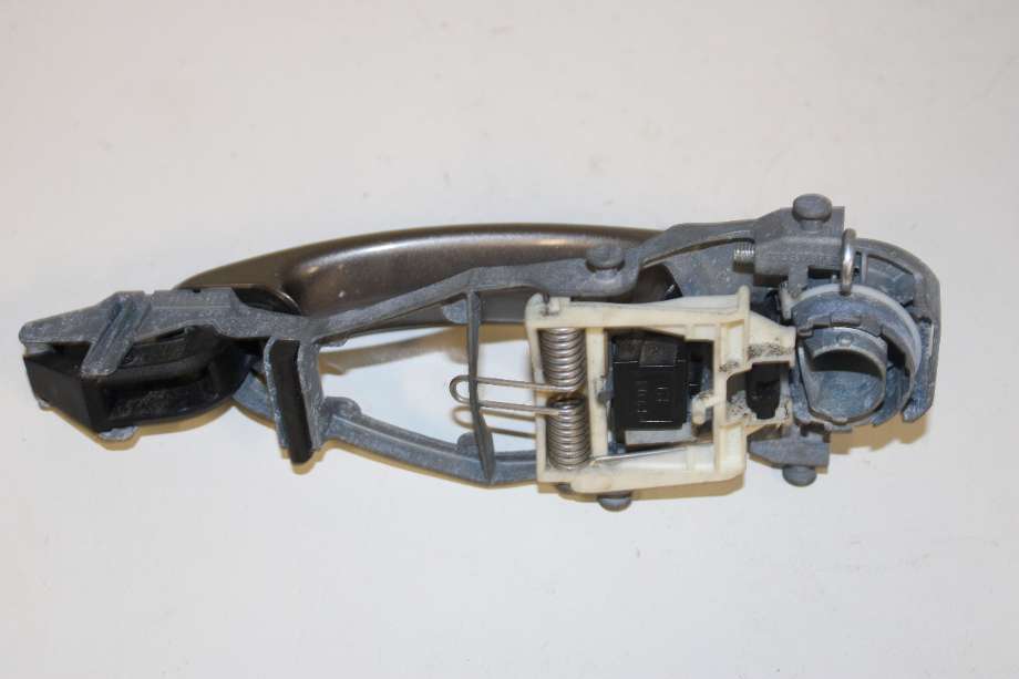 Dørhåndtak utv høyre foran til VW Golf, Plus/Cross 2009-2013 (Fase 2) (VOLKSWAGEN|1K5 837 205|1K0 837 886 A|)