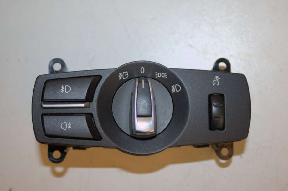 Bryter lys til BMW 5-Serie 2010-2017 (F10/F11) (F10/F11) (BMW|61 31 6 803 965|)