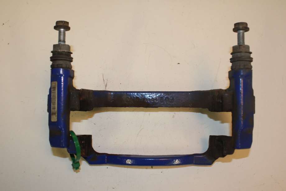 Bremsecaliper brakett til VW Passat 2015-2019 (Fase 1) (B8) (B8) (VOLKSWAGEN|5G0 615 126 B|)