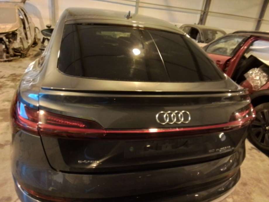 Bakluke til Audi e-tron 2018-->> (AUDI|4K4 827 025 B|)