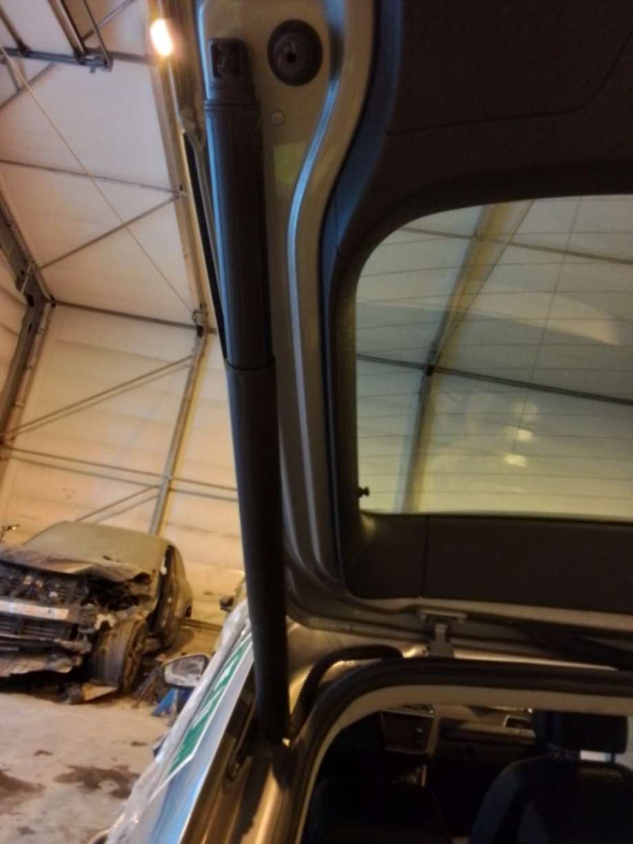 Baklukelås til VW Tiguan, 2016-2020 (Type II, Fase 1)  (VOLKSWAGEN|5TA 827 506 D)