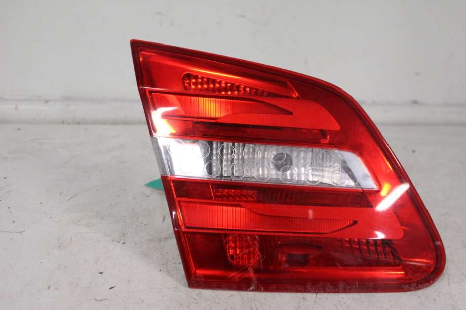 Baklykt venstre indre til Mercedes B-Klasse 2011-2018 (W246) (W246) (MERCEDES|A 246 906 63 00|)