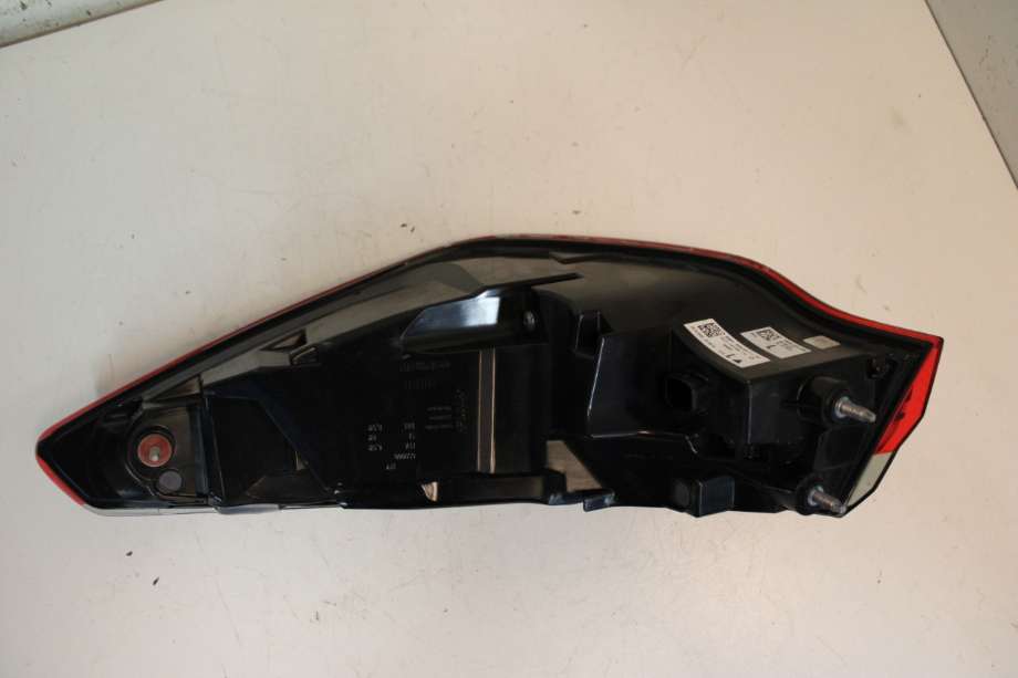 Baklykt venstre til BMW i4 2021-->> (G26) (G26) (BMW|63 21 7 477 603|)